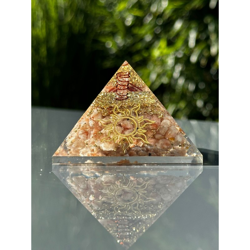 Pyramide Pierre de Soleil - orgonite - Symbole soleil