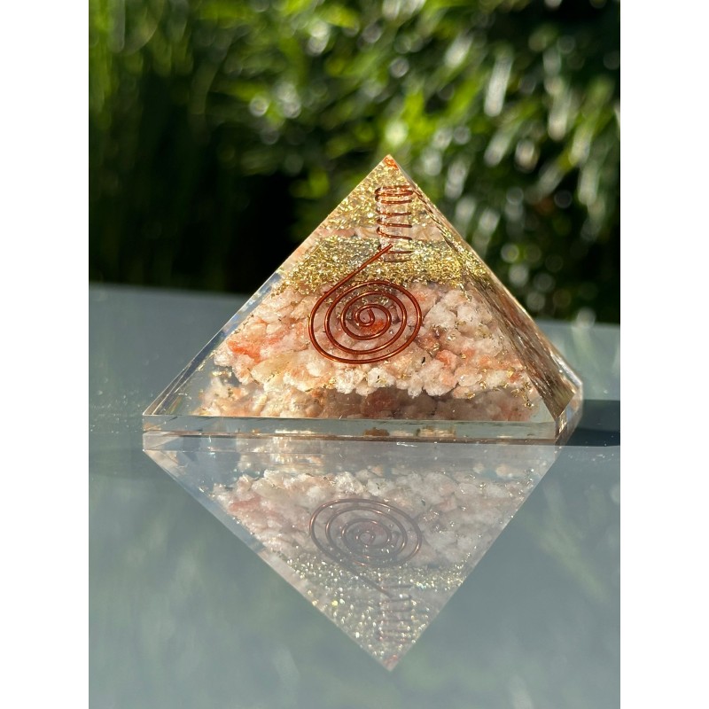 Pyramide Pierre de Soleil - orgonite - Symbole soleil