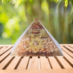 Pyramide Pierre de Soleil - orgonite - Symbole soleil