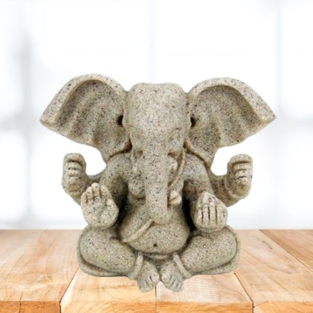 Ganesh statuette - dieu éléphant avec quatre bras - sablée