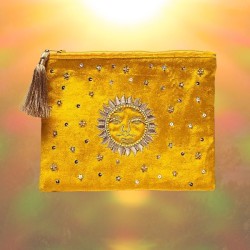 Pochette étui Soleil en Velours Jaune – Élégance et Magie