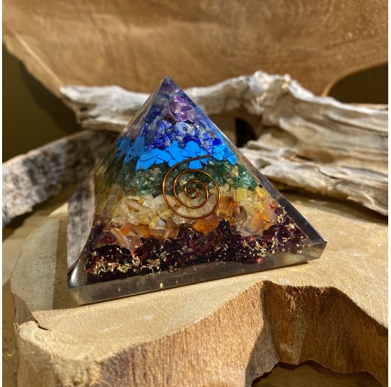 pyramide orgone SPIRALE - CHAKRA 7 x 7 cm